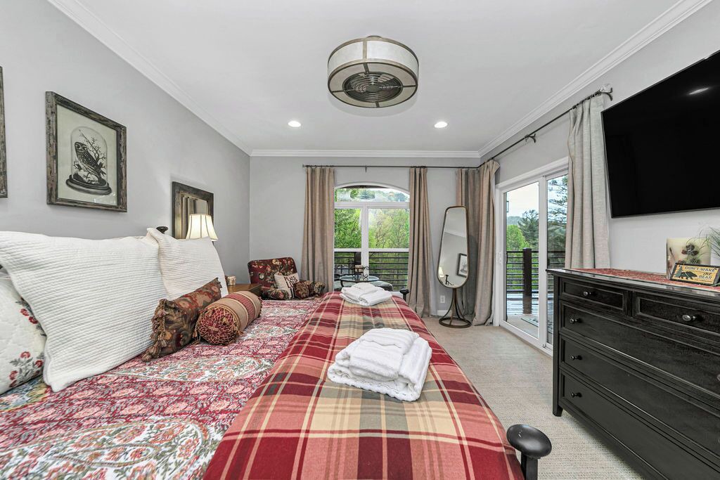 Photo of Bedroom in Lake Toxaway