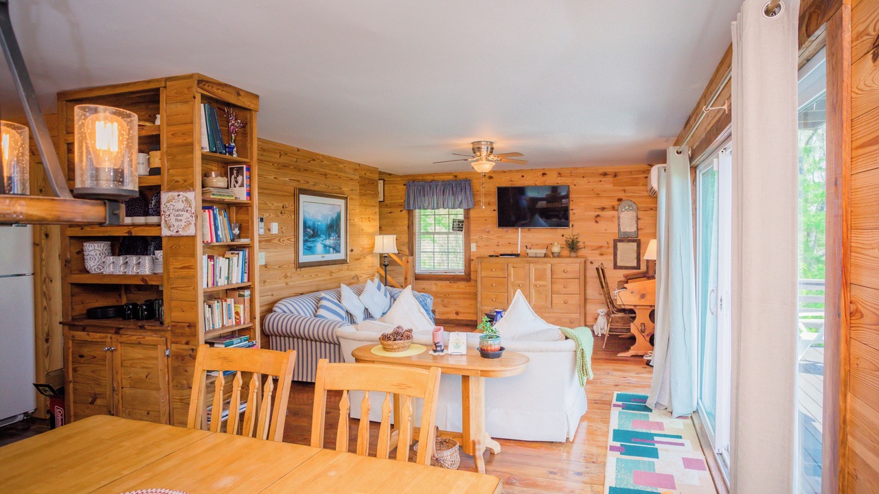 Photo of Livingroom in Glade Valley