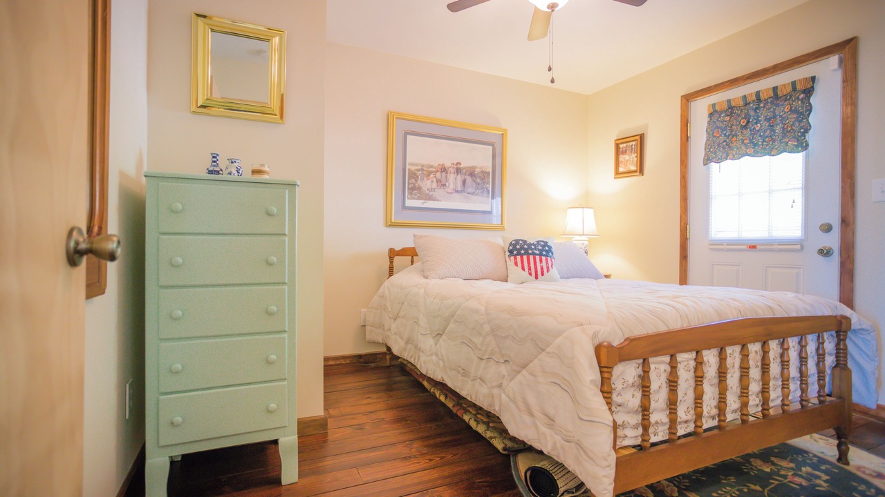 Photo of Bedroom in Glade Valley