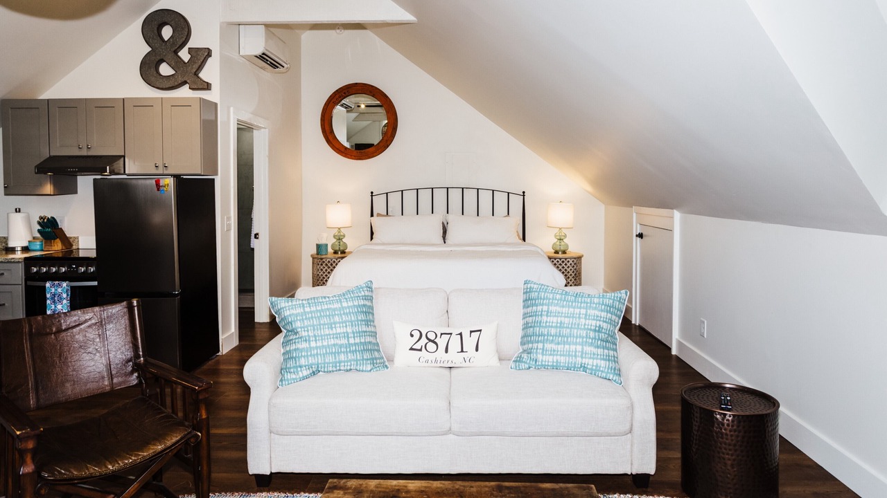 Photo of Livingroom in Cashiers