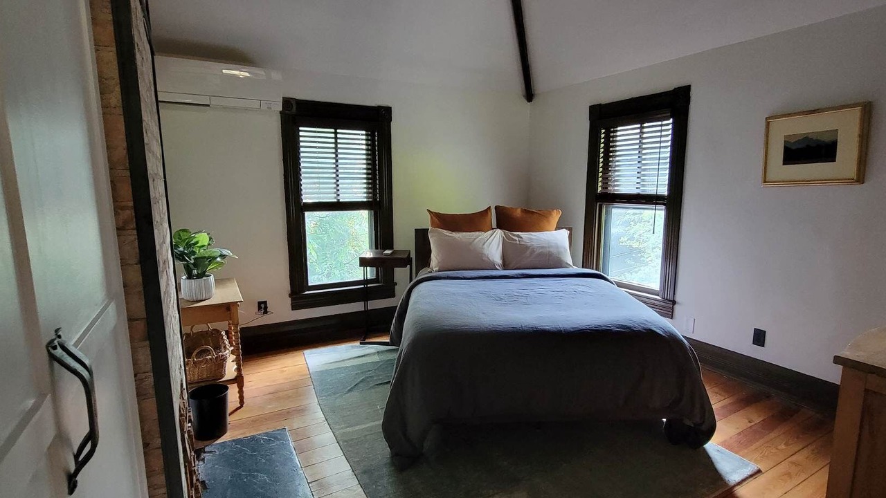 Photo of Bedroom in Historic Montford