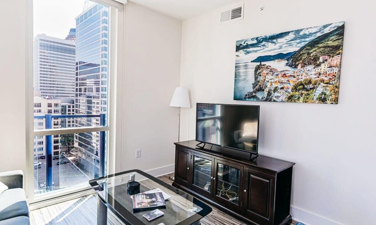 Photo of Livingroom in Charlotte Center City