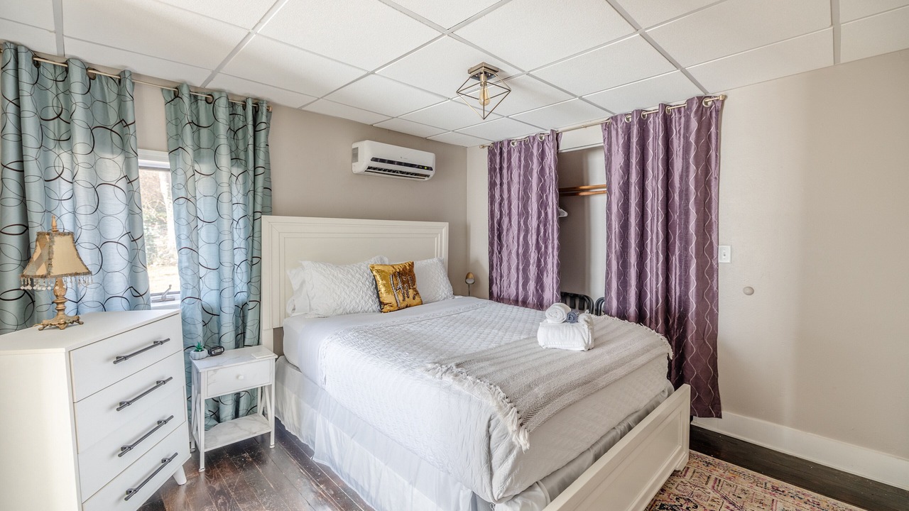 Photo of Bedroom in Woodfin