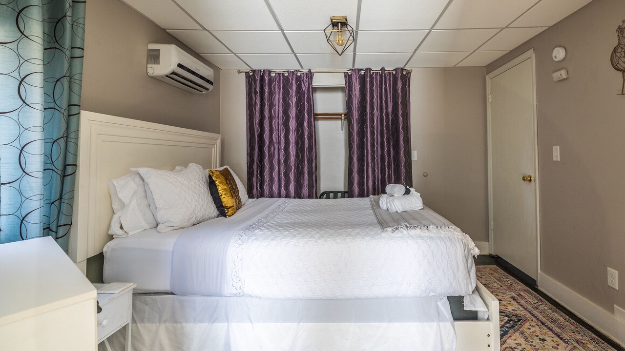 Photo of Bedroom in Woodfin
