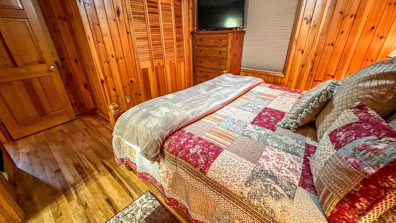 Photo of Bedroom in Grassy Creek