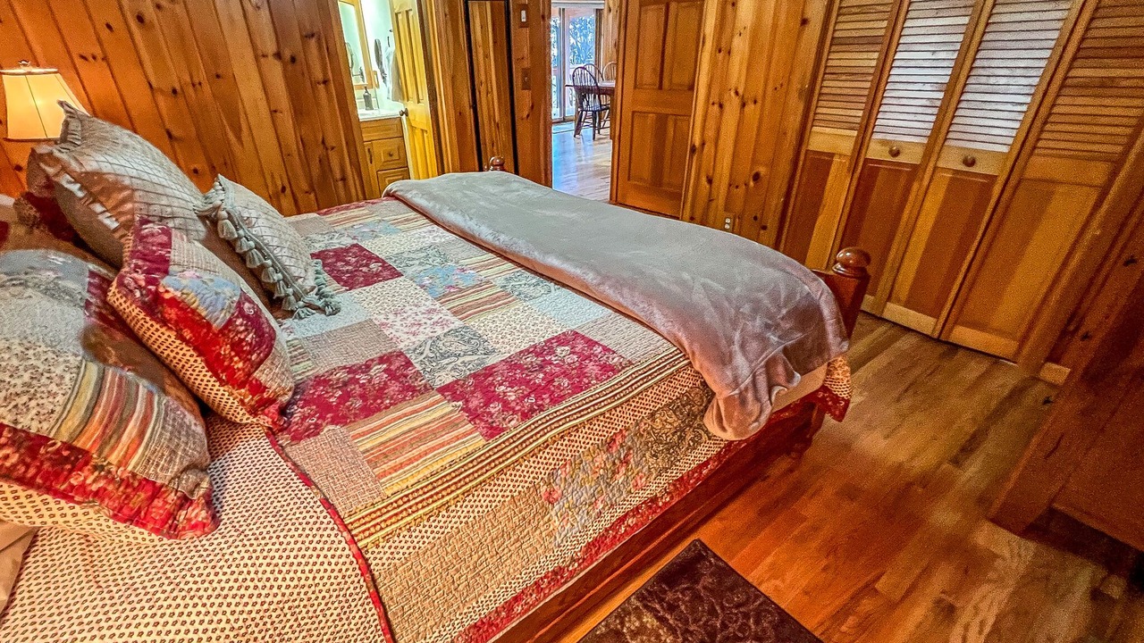 Photo of Bedroom in Grassy Creek