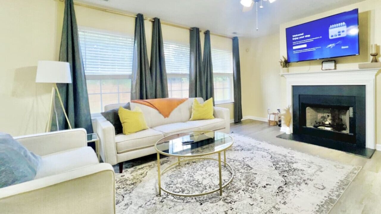 Photo of Livingroom in Northeast Raleigh