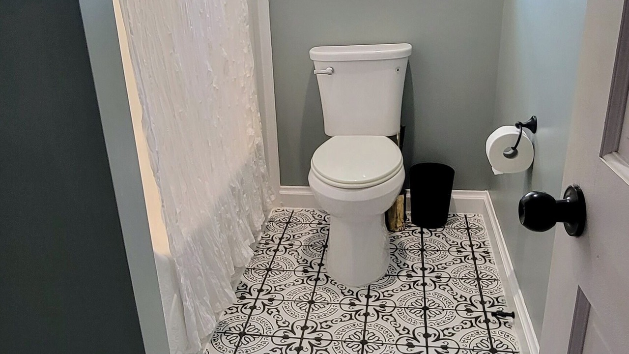 Photo of Bathroom in Whalehead Beach
