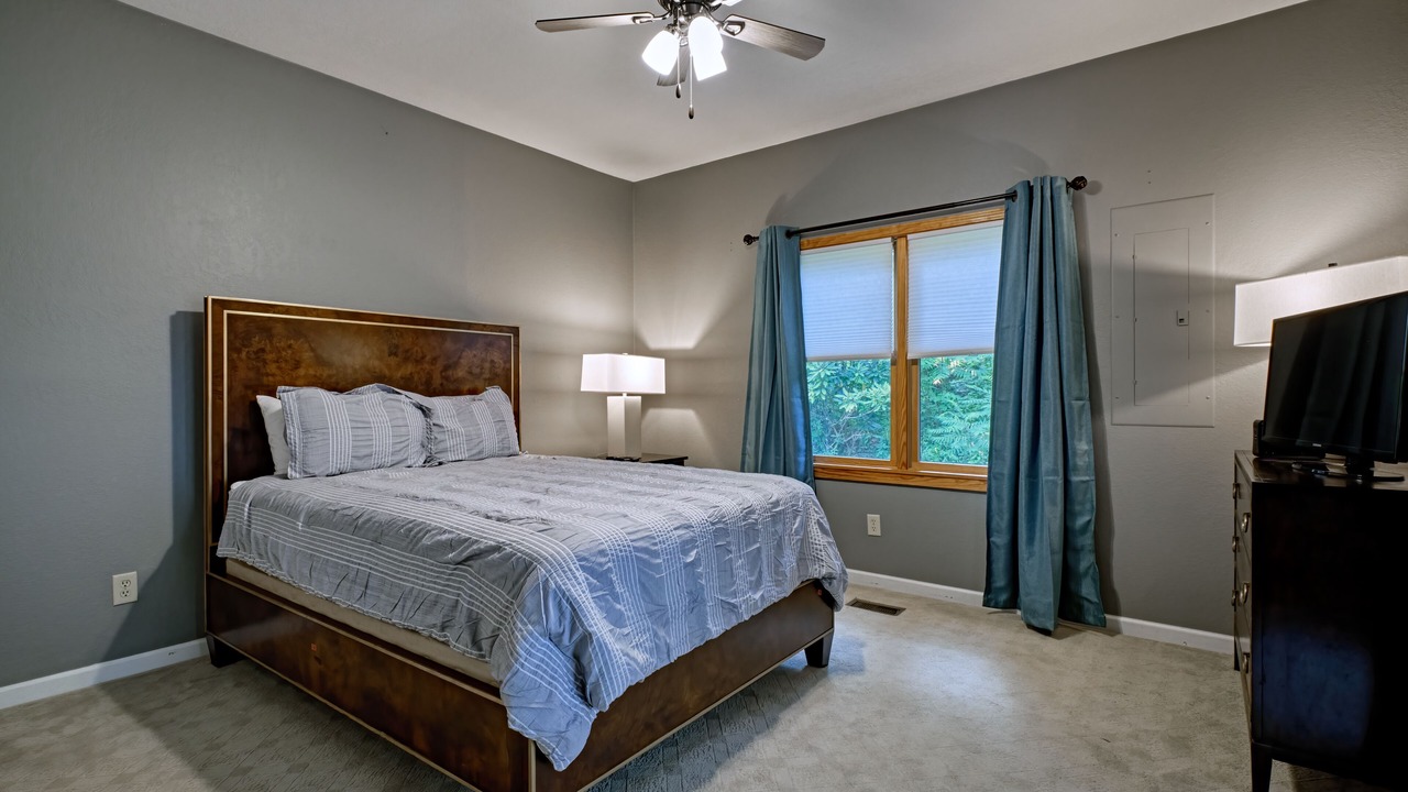 Photo of Bedroom in Glenville