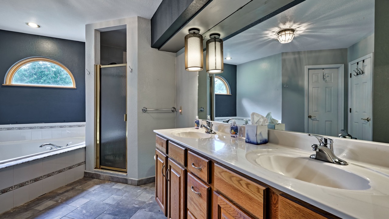 Photo of Bathroom in Glenville