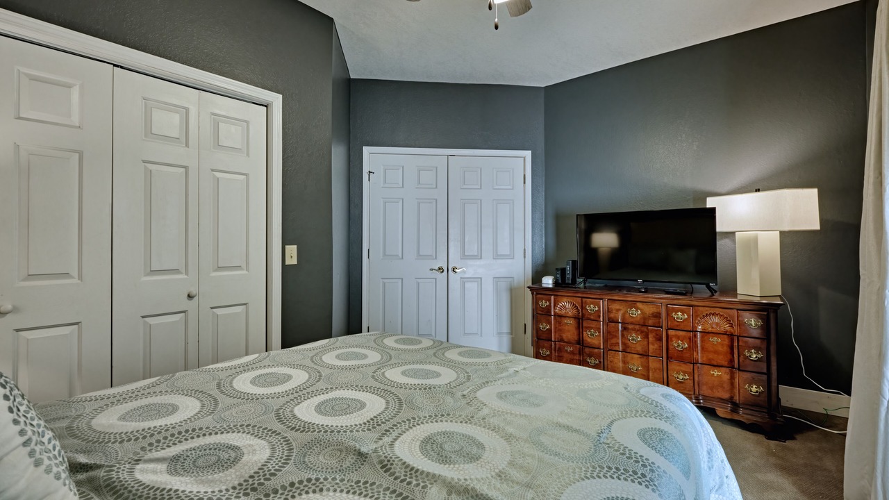 Photo of Bedroom in Glenville