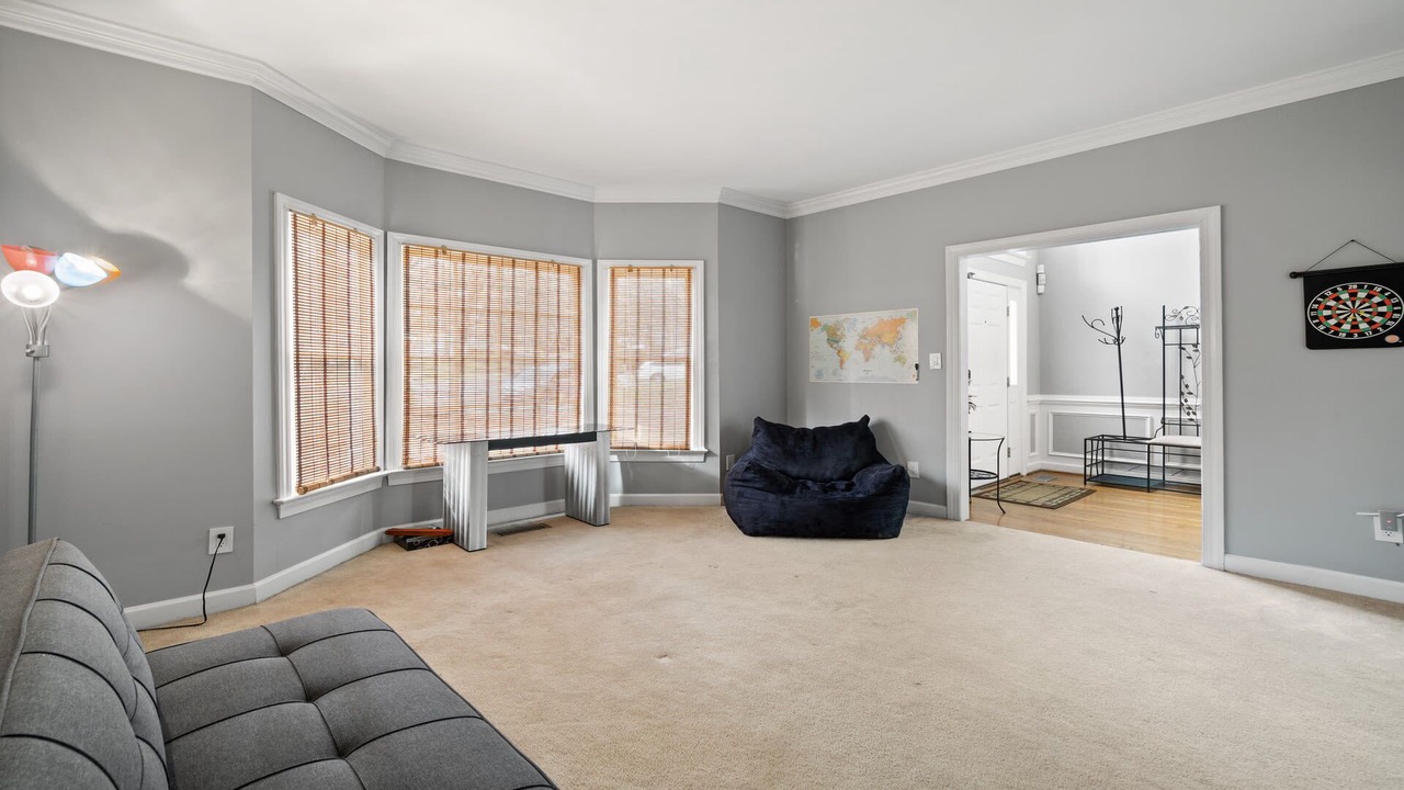 Photo of Livingroom in Davis Lake - Eastfield