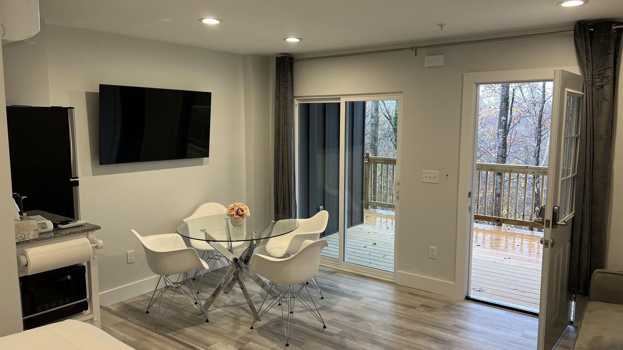 Photo of Bedroom in Hendersonville
