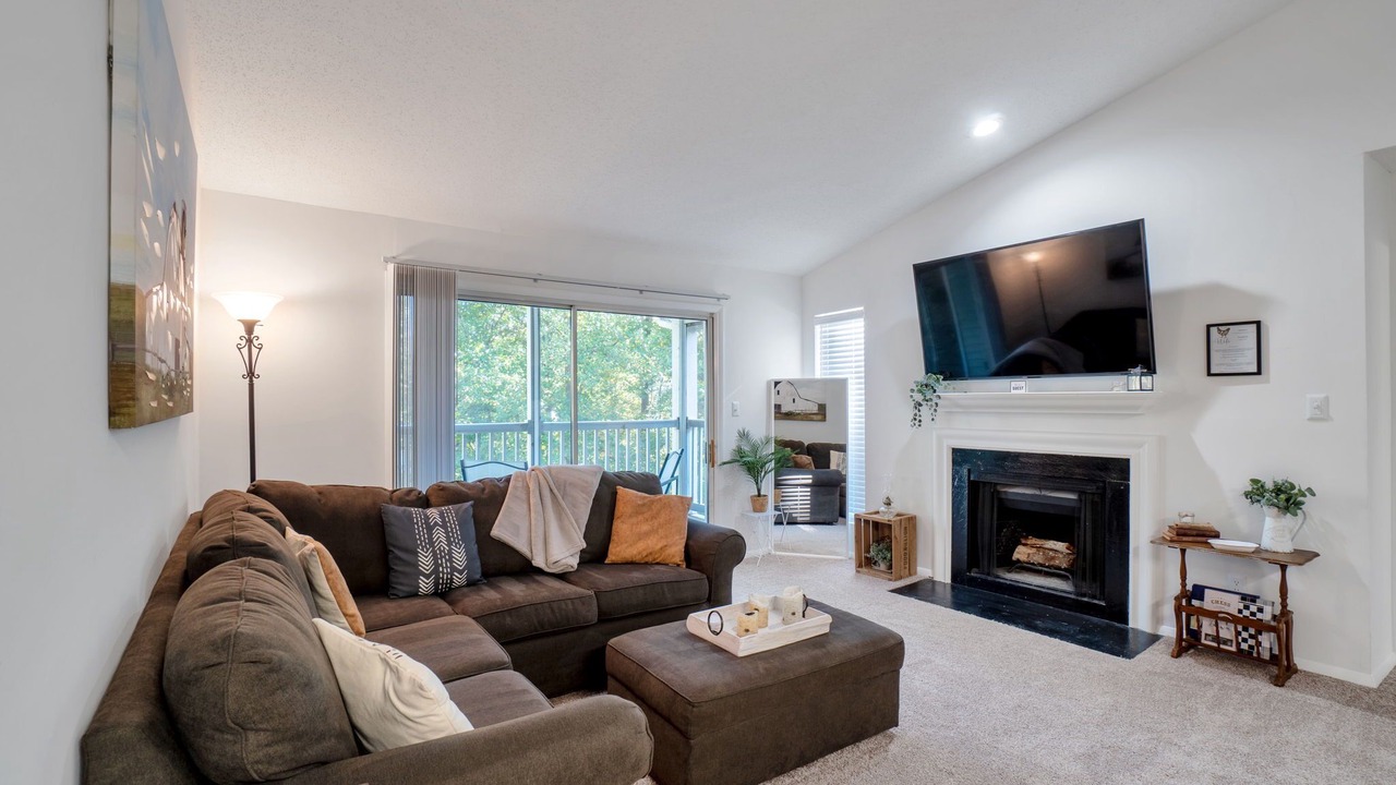 Photo of Livingroom in Beverly Woods