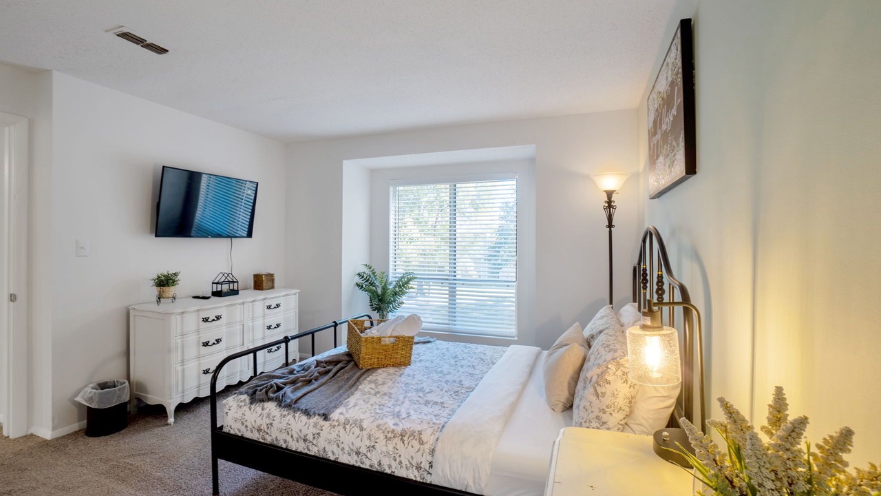 Photo of Bedroom in Beverly Woods