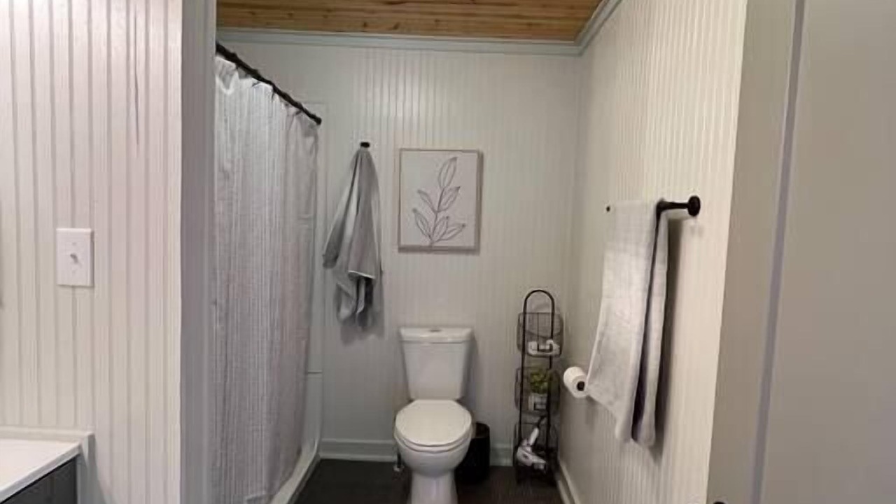 Photo of Bathroom in Apple Ridge