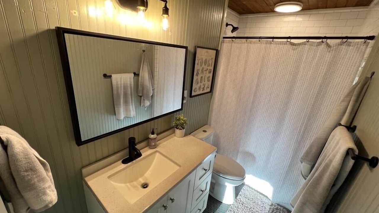 Photo of Bathroom in Apple Ridge
