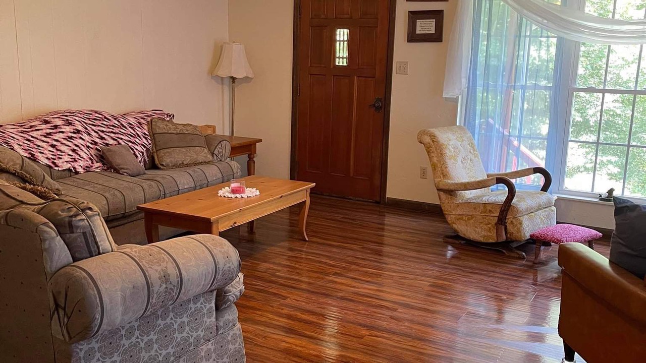 Photo of Livingroom in Robbinsville