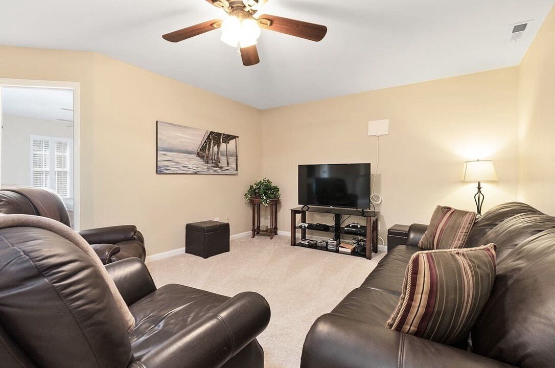 Photo of Livingroom in Northwest Raleigh