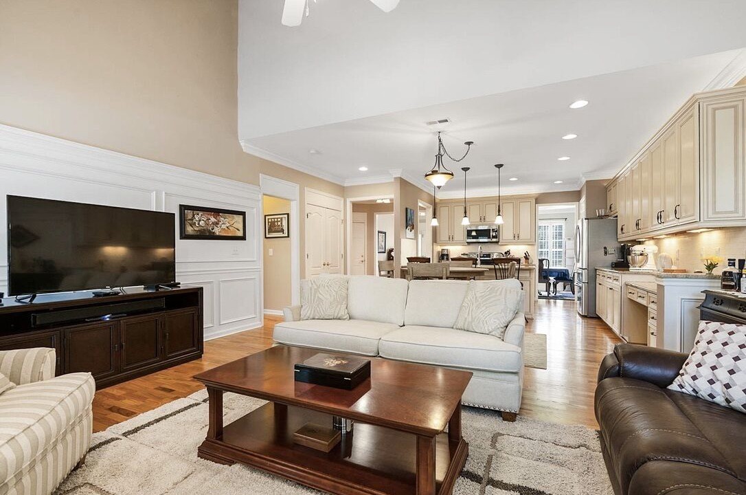 Photo of Livingroom in Northwest Raleigh