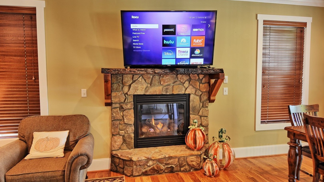 Photo of Livingroom in West Jefferson
