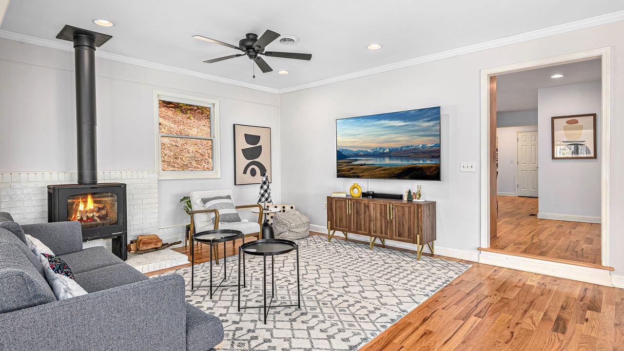 Photo of Livingroom in Black Mountain