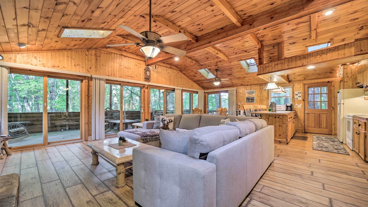 Photo of Livingroom in Lake Toxaway