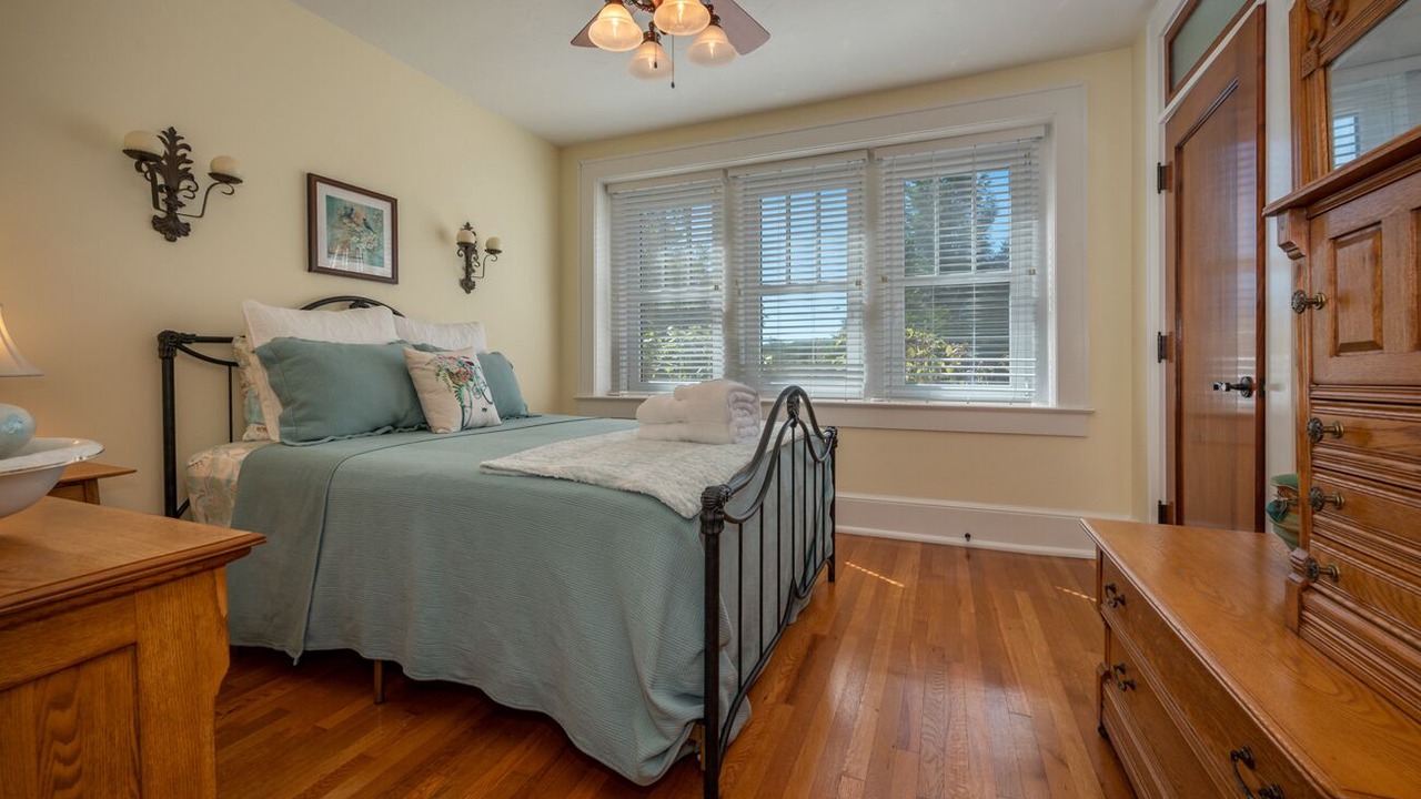 Photo of Bedroom in Hendersonville