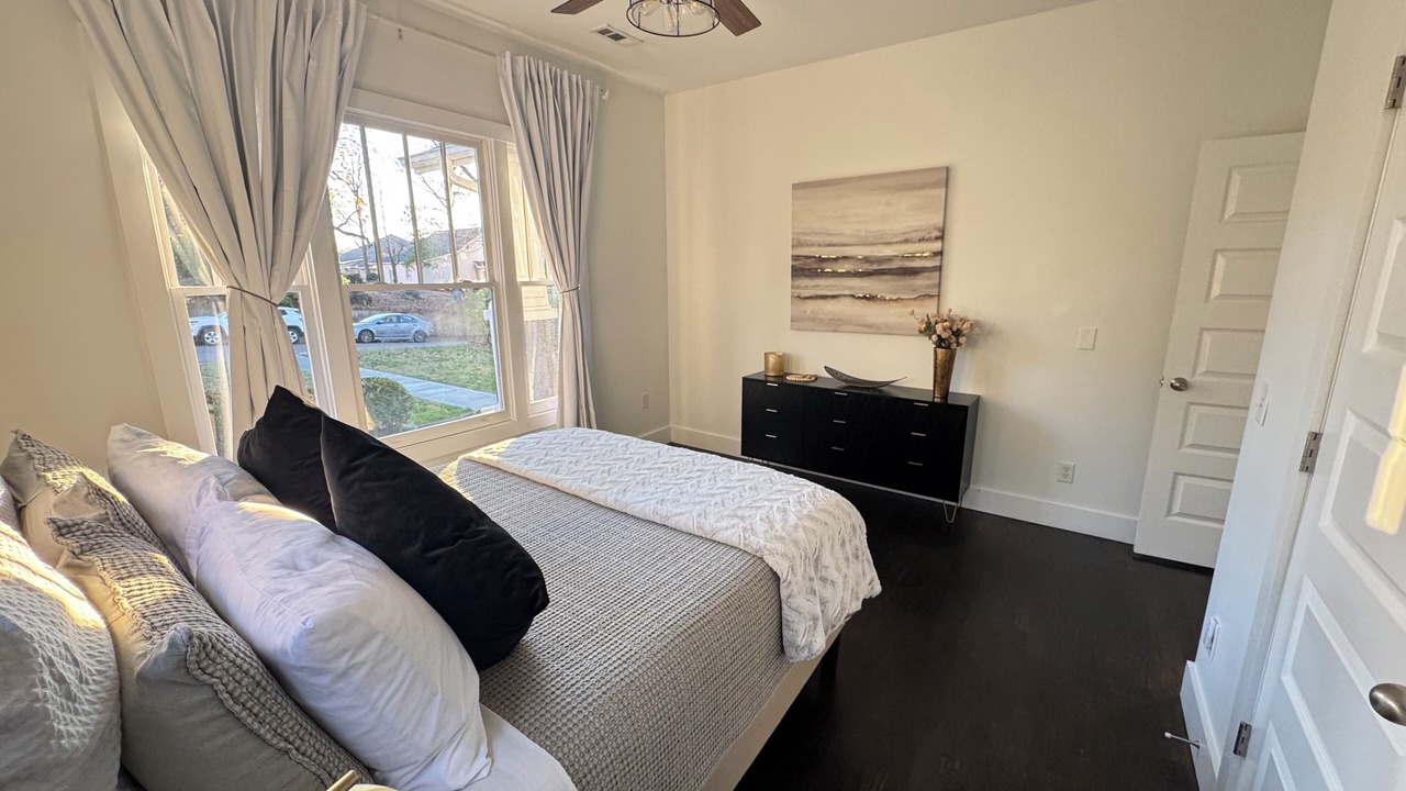 Photo of Bedroom in Eighth Avenue