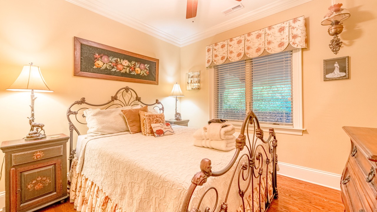 Photo of Bedroom in Lake Junaluska