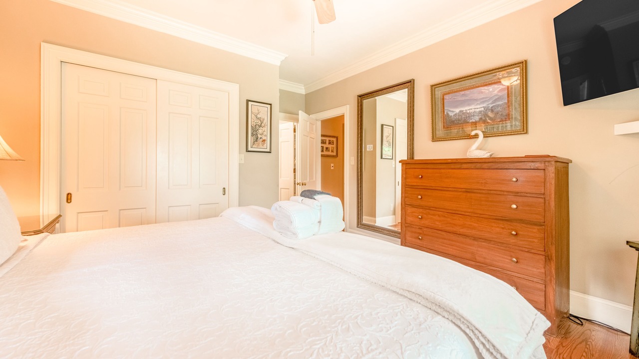 Photo of Bedroom in Lake Junaluska