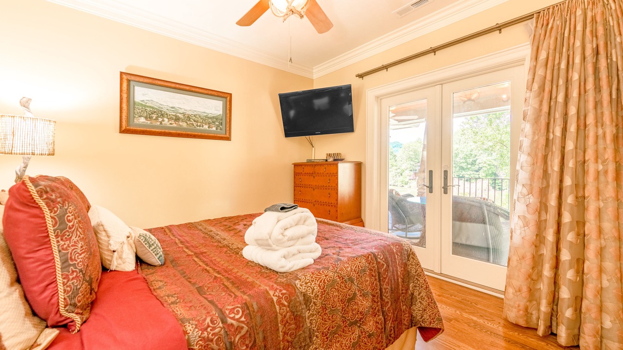 Photo of Bedroom in Lake Junaluska
