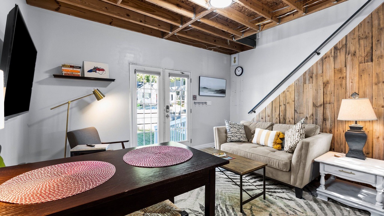 Photo of Livingroom in Downtown