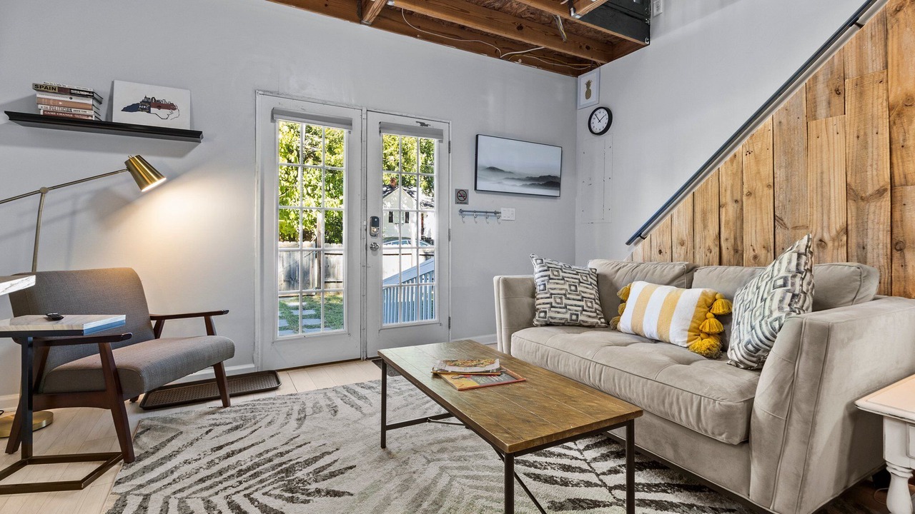 Photo of Livingroom in Downtown