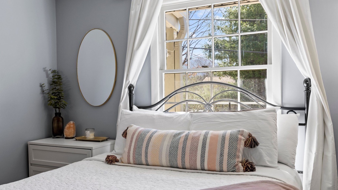 Photo of Bedroom in Oakley