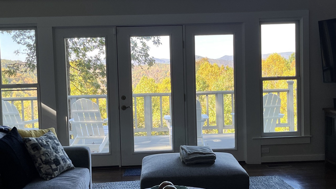 Photo of Livingroom in Saluda