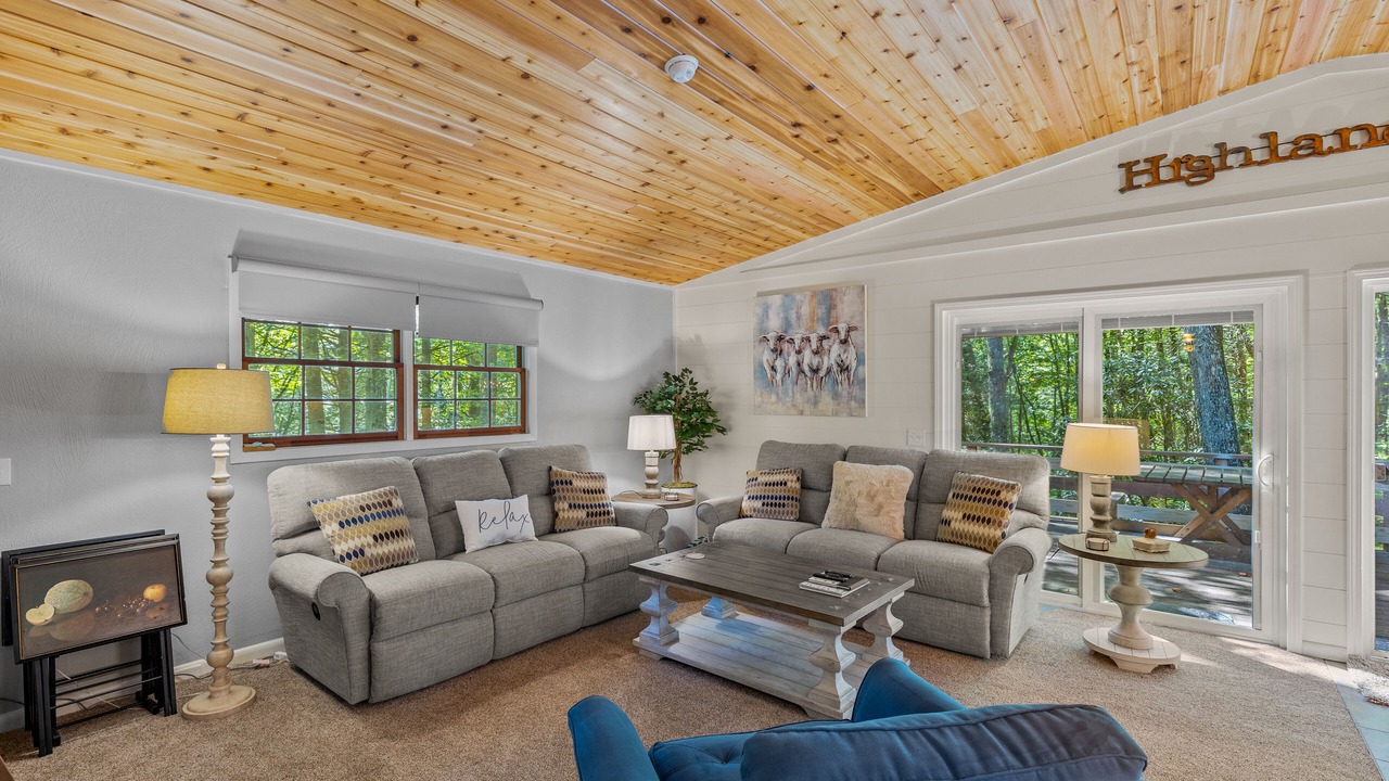 Photo of Livingroom in Highlands Hills