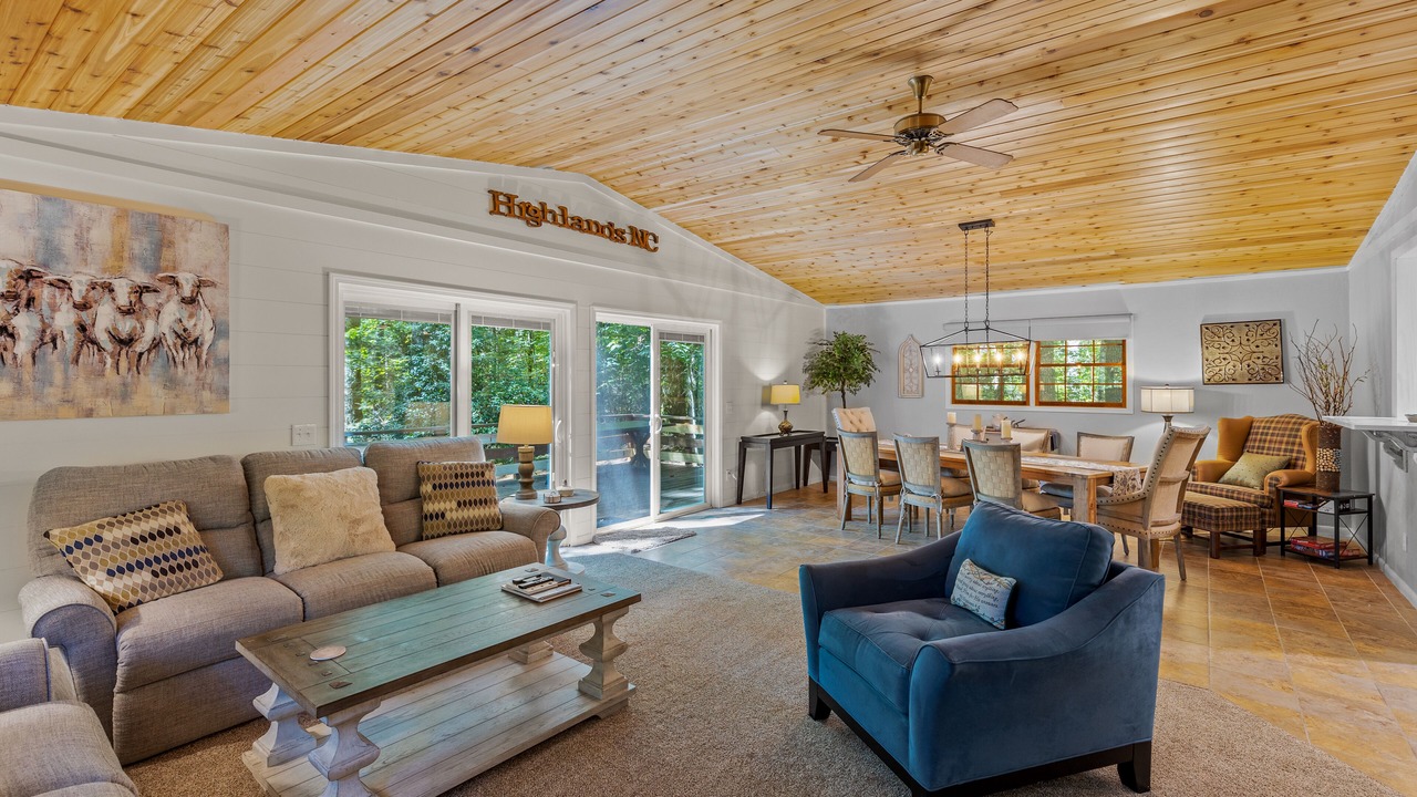 Photo of Livingroom in Highlands Hills