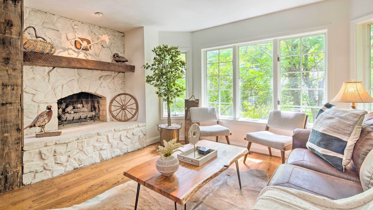 Photo of Livingroom in Chimney Rock
