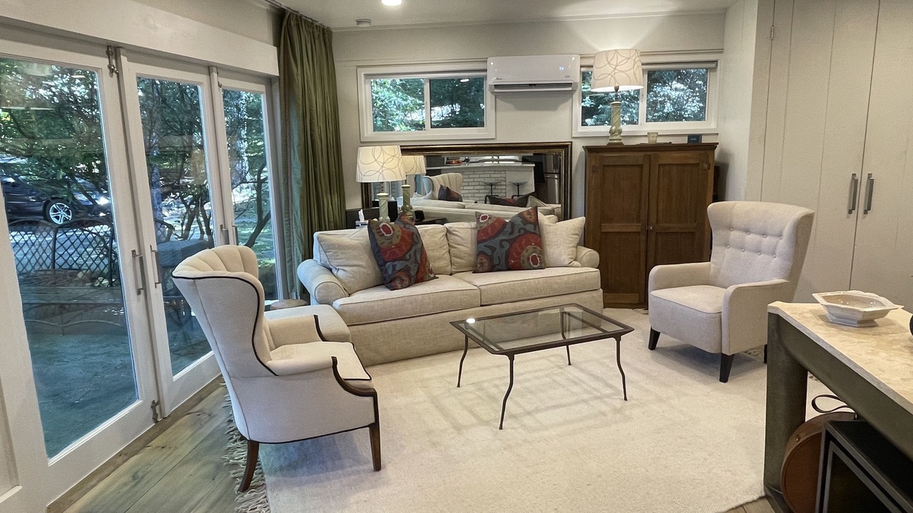 Photo of Livingroom in Highlands Hills