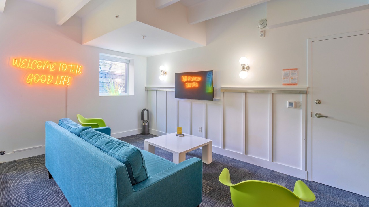 Photo of Livingroom in East Hill