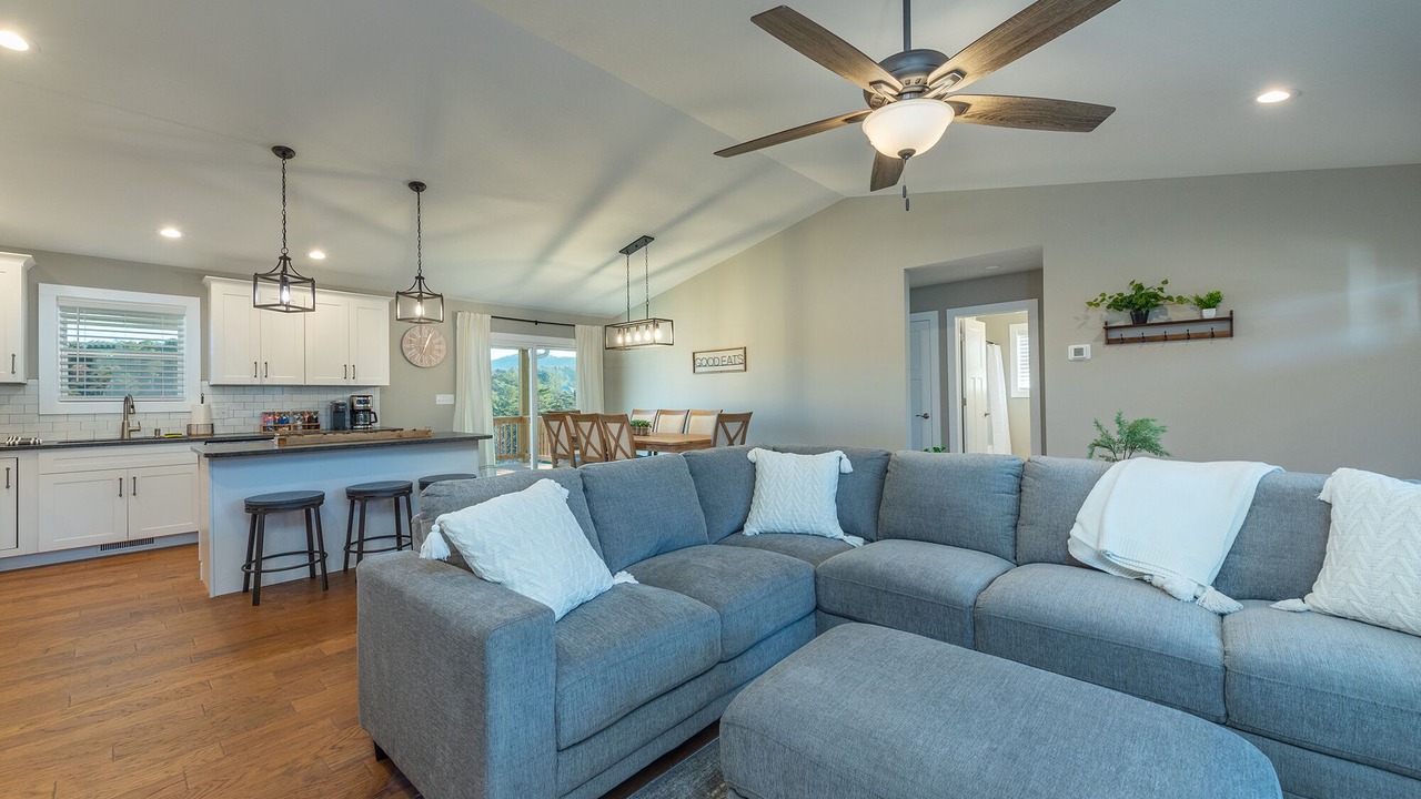 Photo of Livingroom in Weaverville