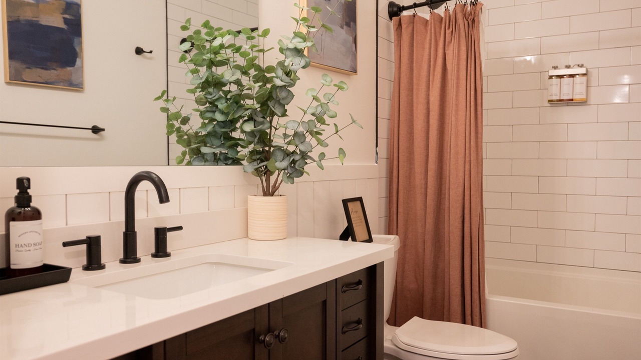 Photo of Bathroom in Candler