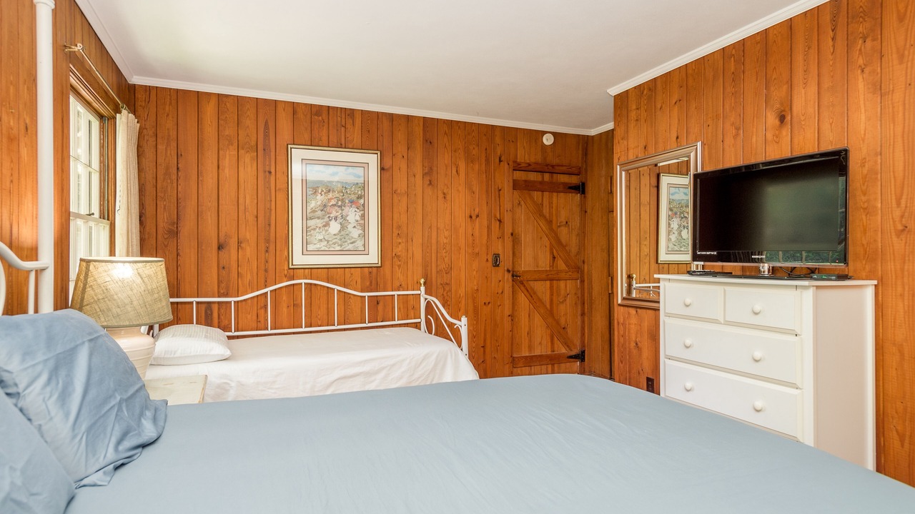Photo of Bedroom in Laurel Park
