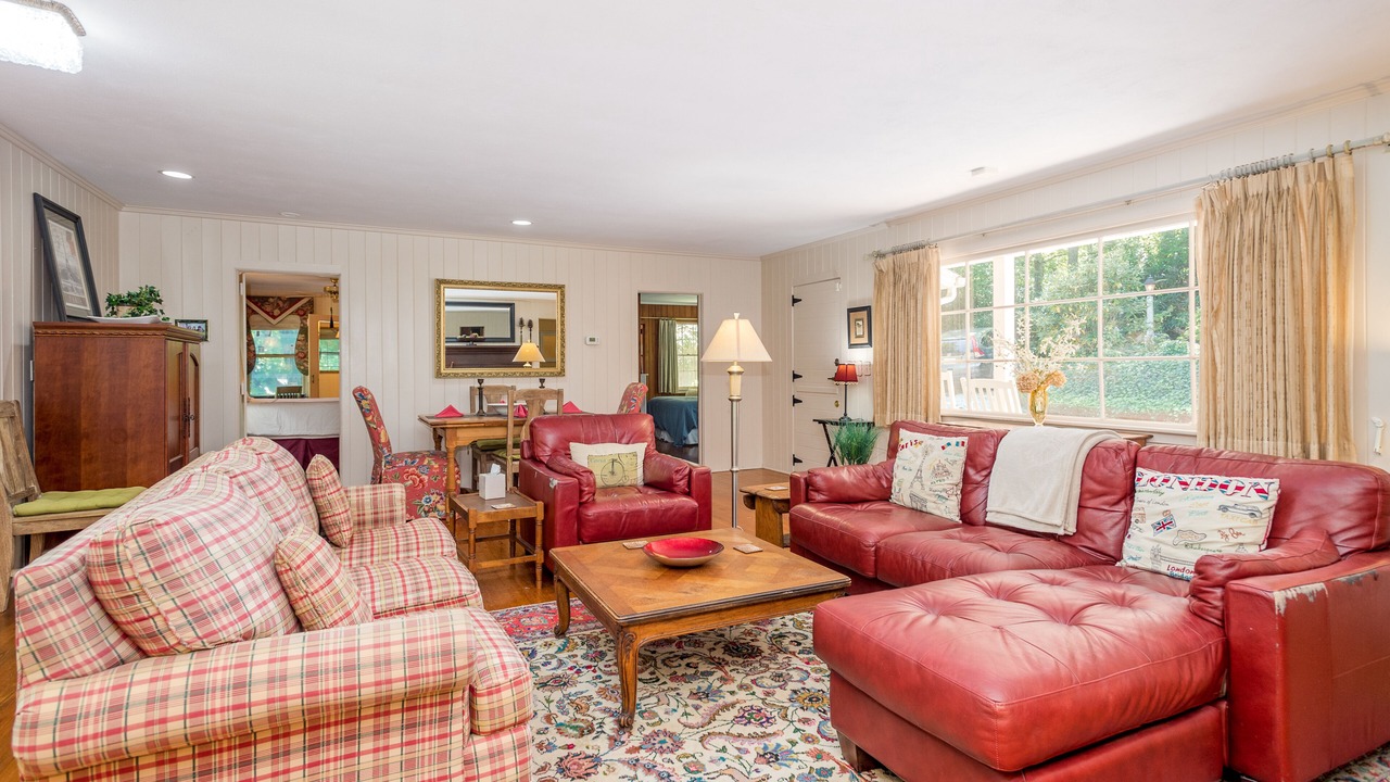 Photo of Livingroom in Laurel Park