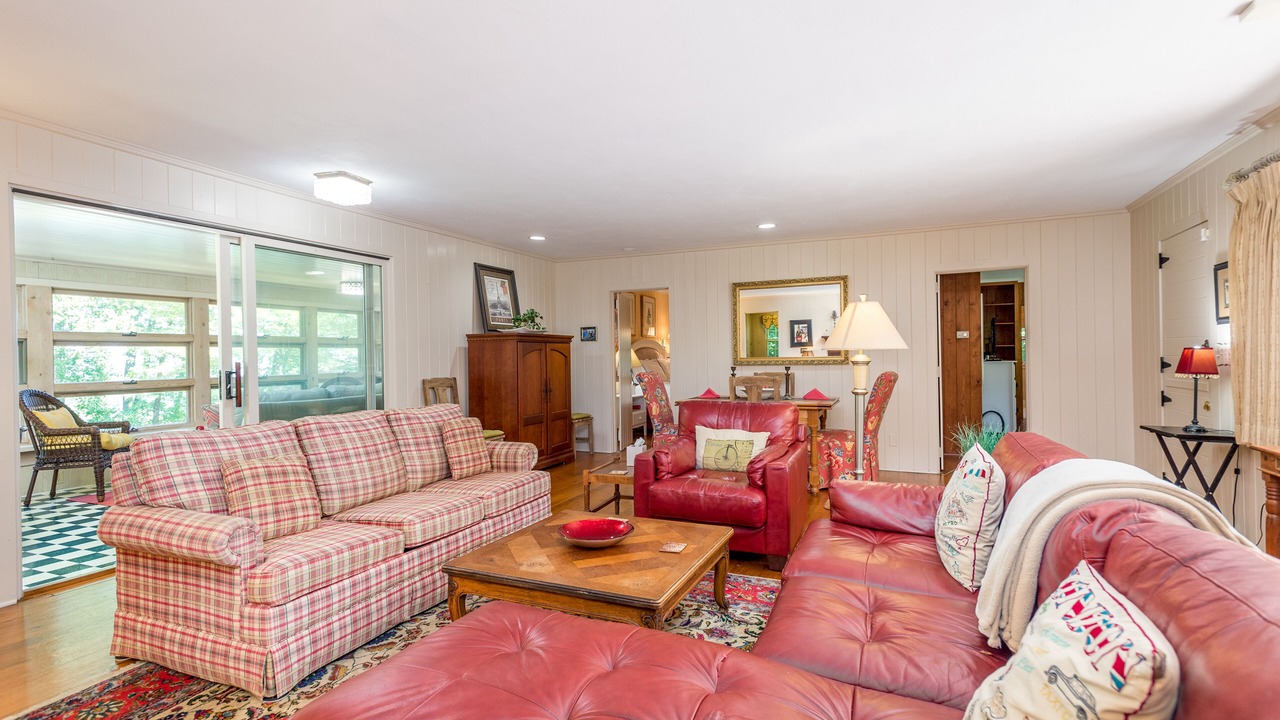 Photo of Livingroom in Laurel Park