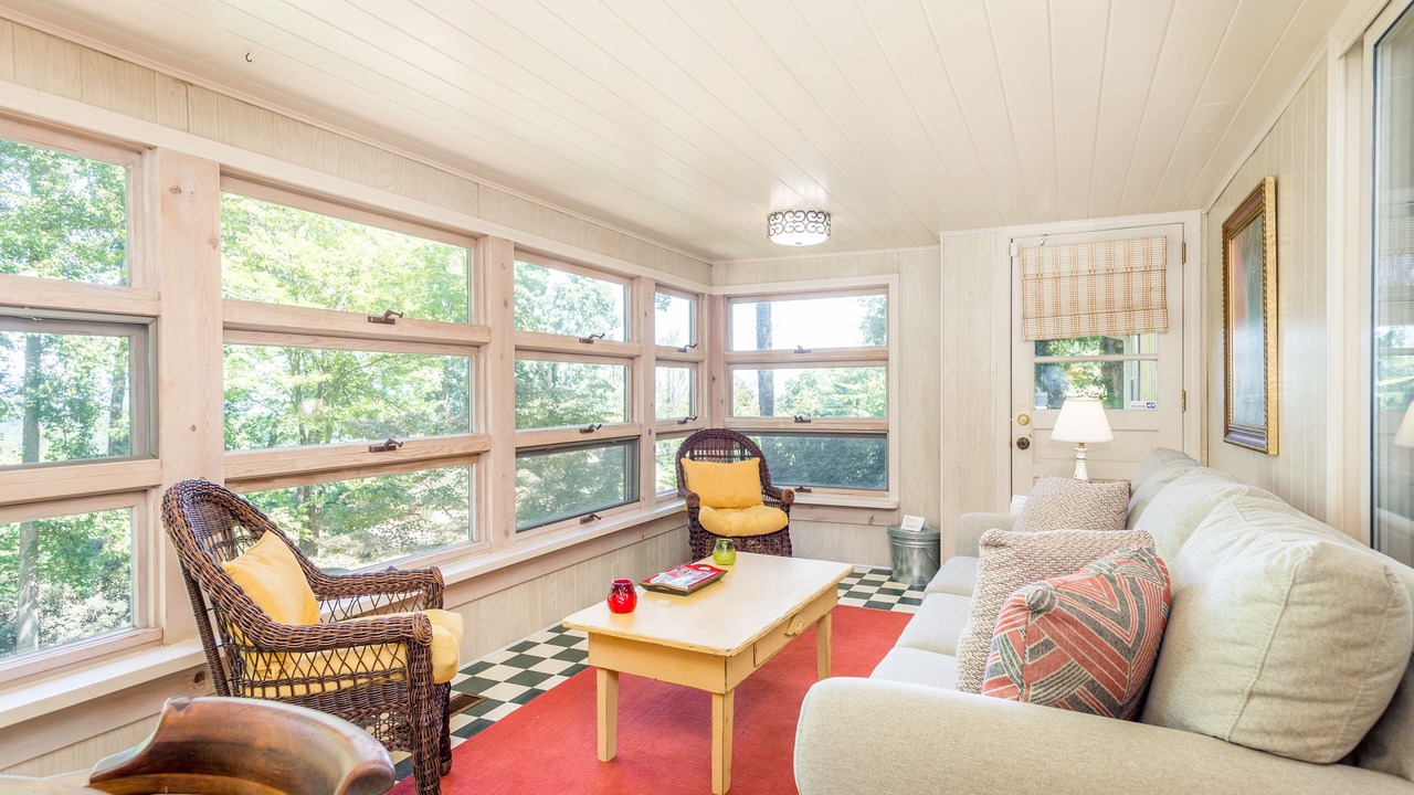 Photo of Livingroom in Laurel Park