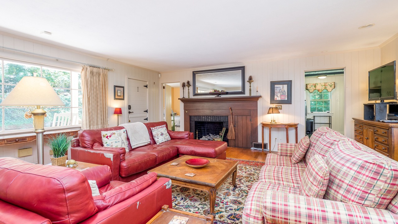 Photo of Livingroom in Laurel Park