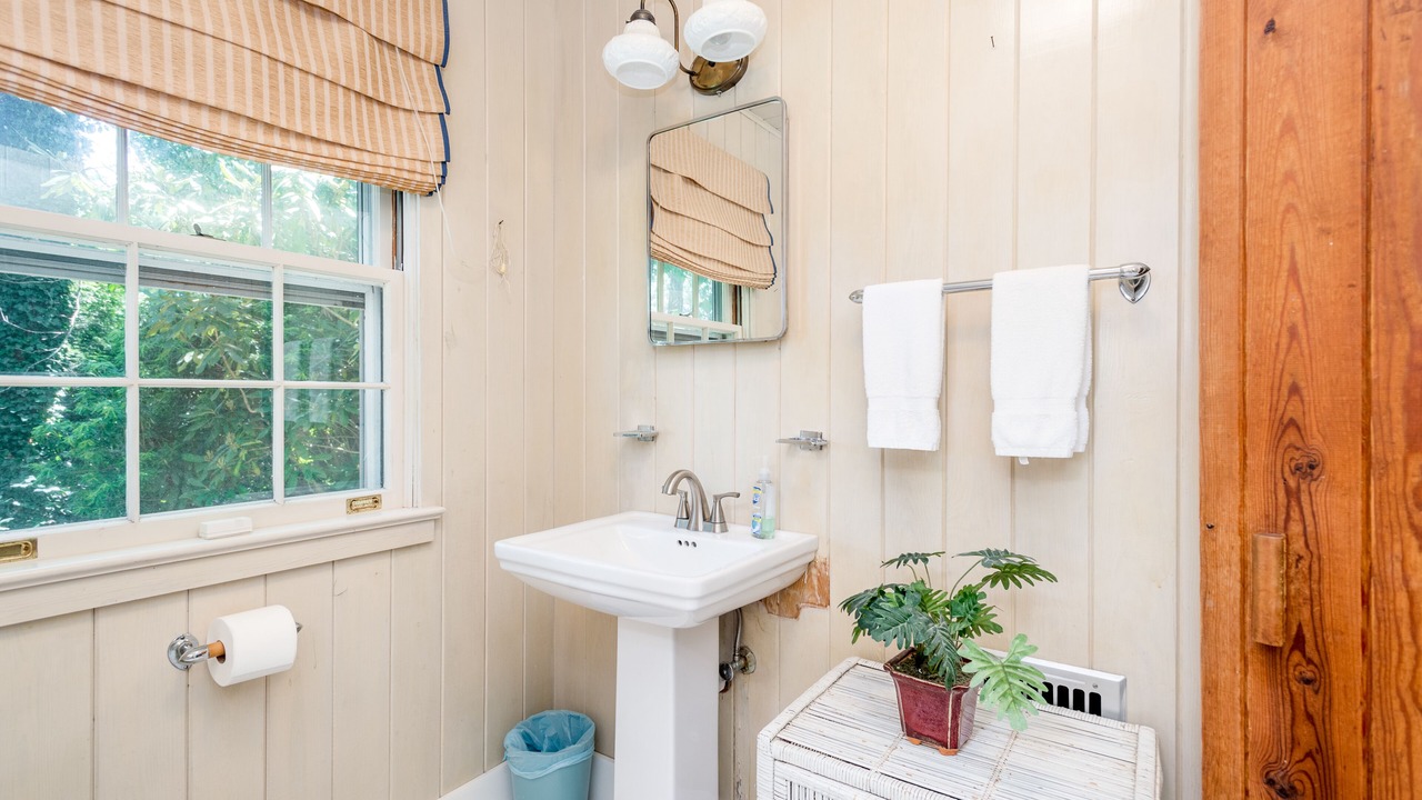 Photo of Bathroom in Laurel Park