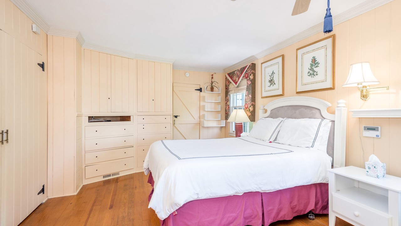 Photo of Bedroom in Laurel Park
